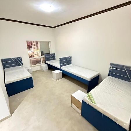 Backpackers Heaven ! 18 Beds In A 2 Bedroom Apartment In Front Of Union Metro Station Diera Dubai Bagian luar foto