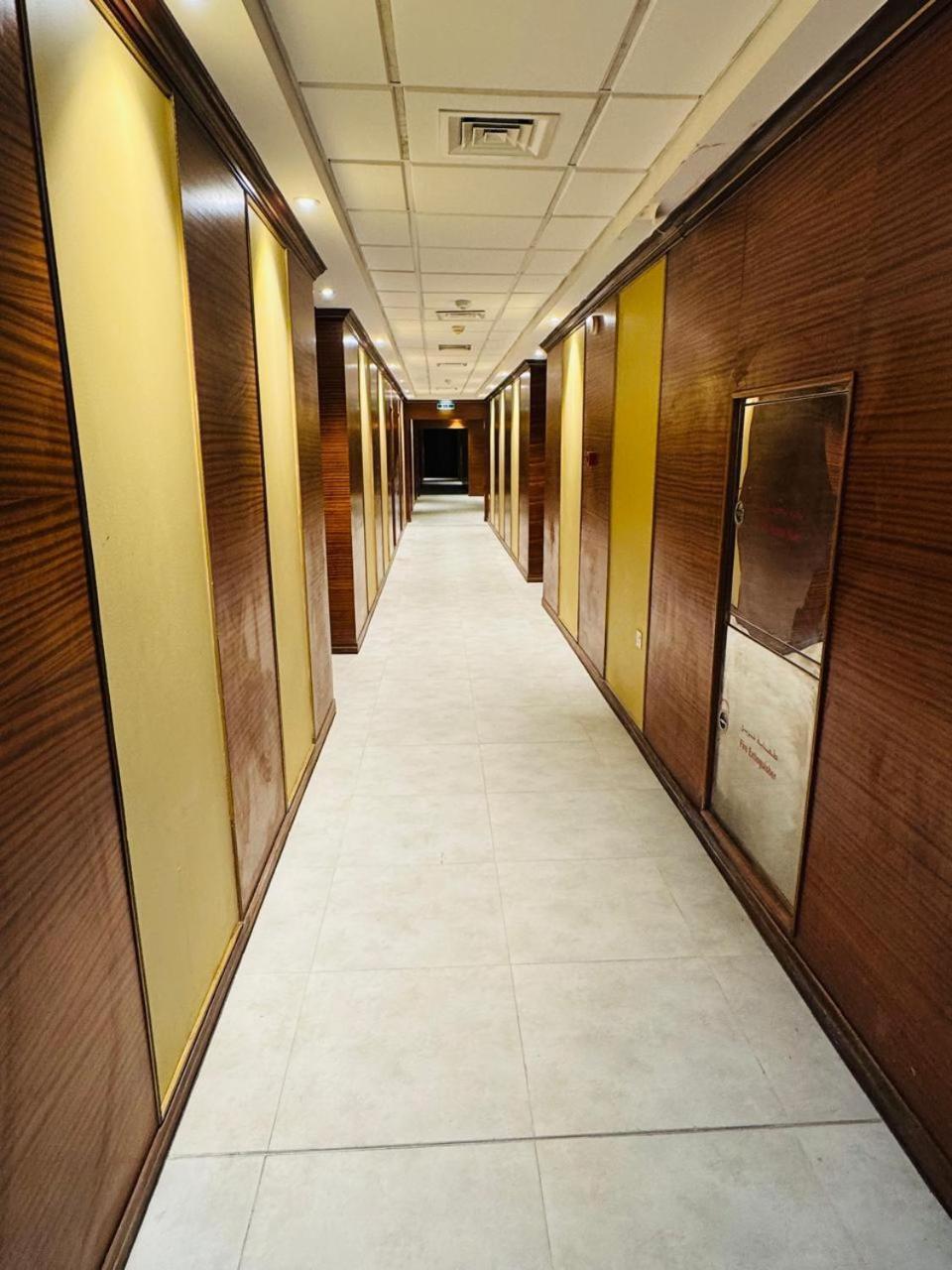 Backpackers Heaven ! 18 Beds In A 2 Bedroom Apartment In Front Of Union Metro Station Diera Dubai Bagian luar foto
