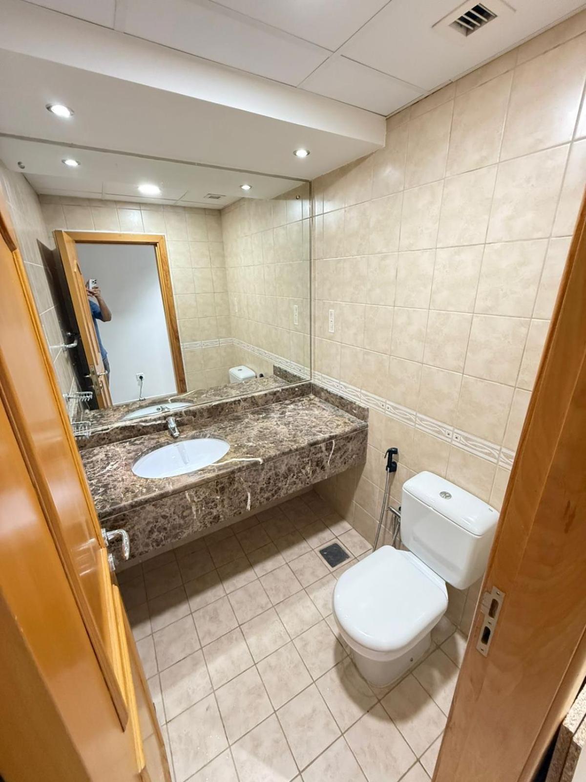 Backpackers Heaven ! 18 Beds In A 2 Bedroom Apartment In Front Of Union Metro Station Diera Dubai Bagian luar foto