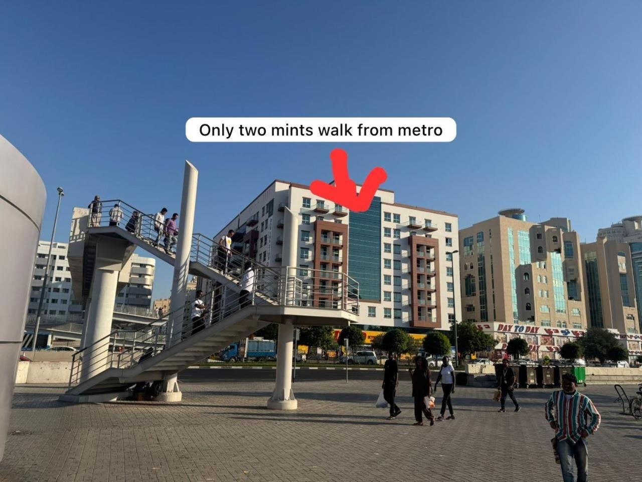 Backpackers Heaven ! 18 Beds In A 2 Bedroom Apartment In Front Of Union Metro Station Diera Dubai Bagian luar foto